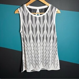 NWT St. John black and White Geometric Sleeveless Blouse size Medium
